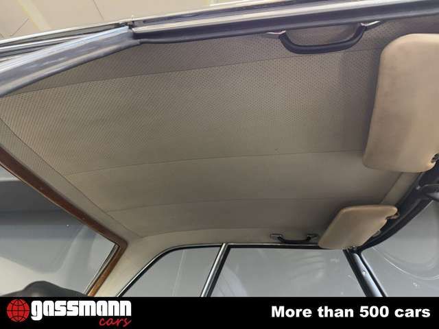 Mercedes-Benz 230 SL Pagode mit Notsitz - W113