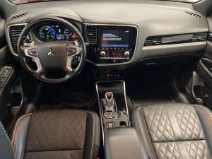 Mitsubishi Outlander 2.4 PHEV Plus Spirit 4WD AHK Garantie