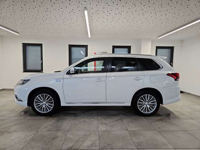 Mitsubishi Outlander 2.4 PHEV Intro Edition 4WD Kamera360