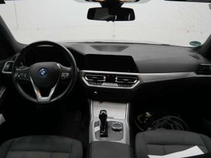 BMW 330 e AHK*Laser*LivecP*HUD*DAB*DAB*Alarm*ACC