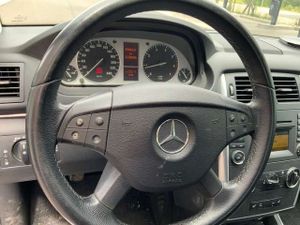 Mercedes-Benz B180