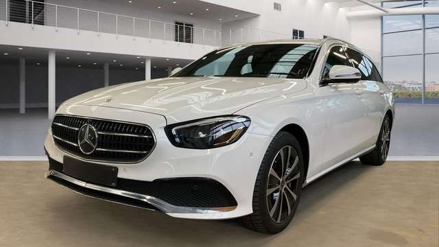 Mercedes-Benz E300 de ExclusiveBurmest*360°*AHK*LED*Volleder