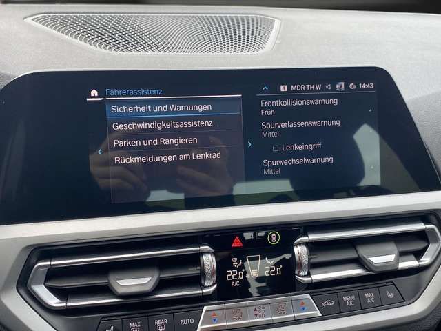 BMW 330 e Sdach*LED*Leder*LiveCP*Kamera*18*Sport