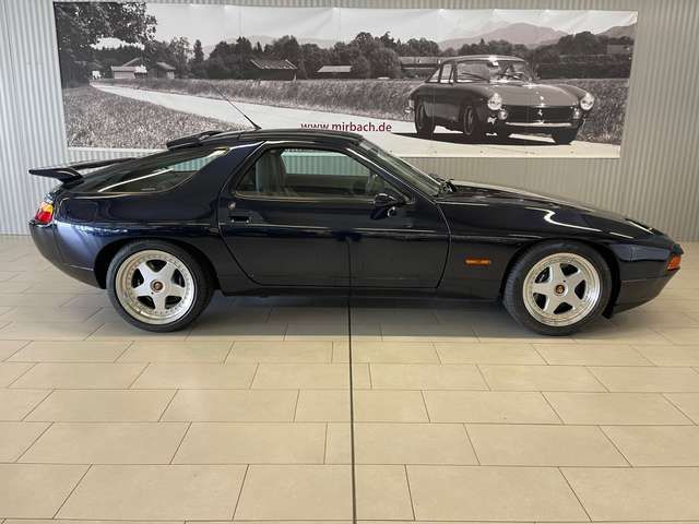 Porsche 928 GTS