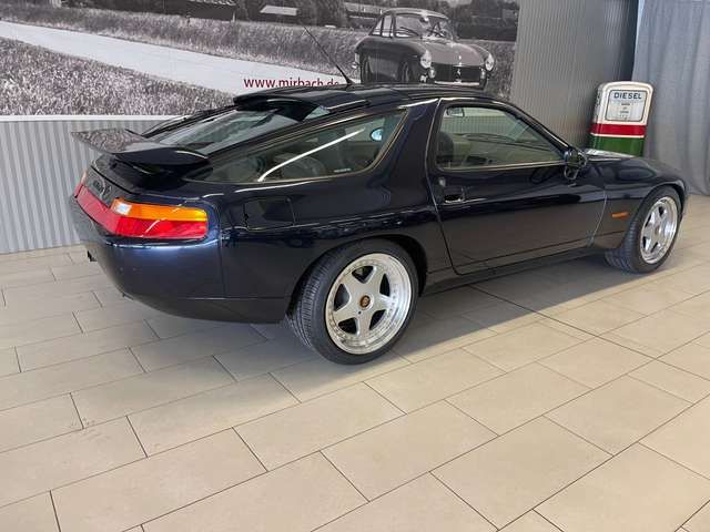 Porsche 928 GTS
