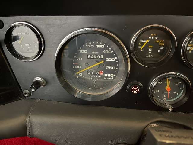 Ferrari 308 GT4 Dino 2+2 - Becker Auslieferung