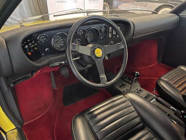 Ferrari 308 GT4 Dino 2+2 - Becker Auslieferung