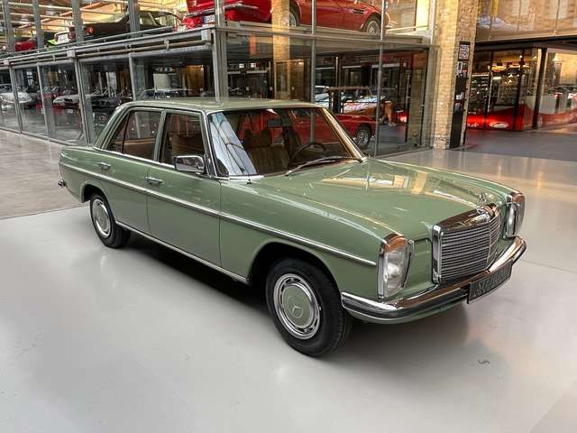 Mercedes-Benz 200 200/8