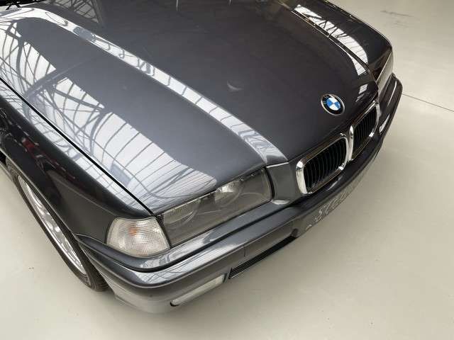 BMW 323