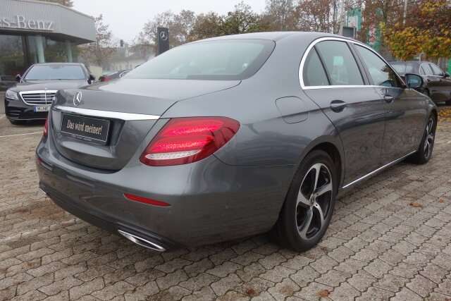 Mercedes-Benz E220