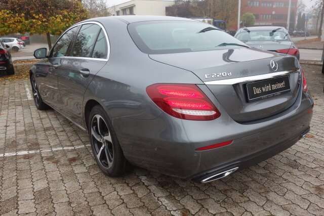 Mercedes-Benz E220