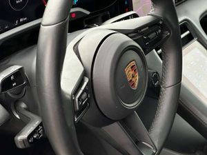 Porsche Taycan Turbo Lenkradheizung DAB Rückfahrkamera