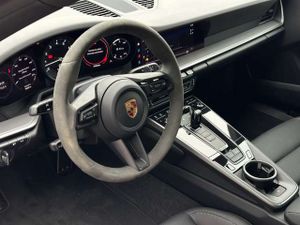 Porsche 992 911 Carrera Schiebe-/Hubdach Sportsitze