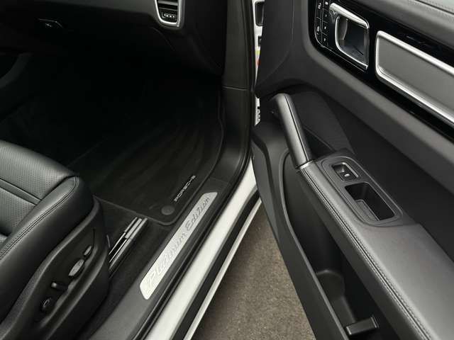 Porsche Cayenne E-Hybrid Platinum Edition Surround View