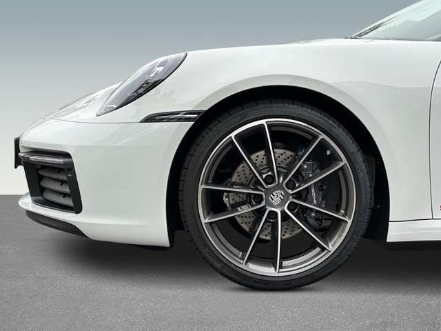 Porsche 992 911 Carrera Schiebe-/Hubdach Sportsitze