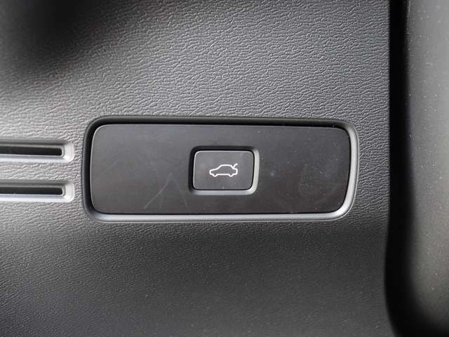 Volvo XC40 Plus Dark 2WD B4 EU6d digitales Cockpit Memory Sit