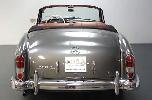 Mercedes-Benz 220 S Ponton Cabrio in schönster Farbkombination