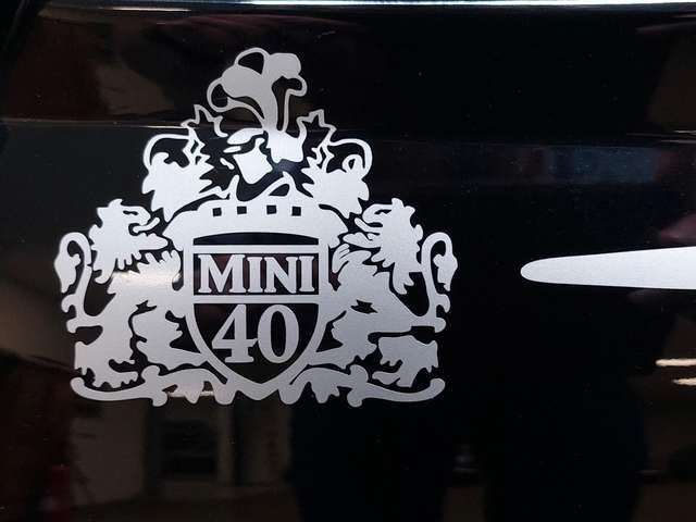 MINI Cooper Sondermodell 40 Anniversary aus 1. Hand