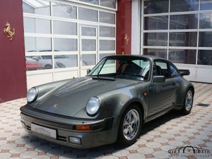 PORSCHE 911 Turbo 3.3 Deutsche Auslieferung