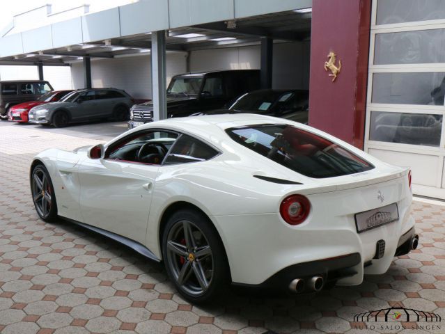 FERRARI F12 Berlinetta Bianco Avus* Rosso Ferrari* 