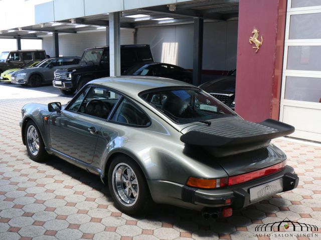 PORSCHE 911 Turbo 3.3 Deutsche Auslieferung