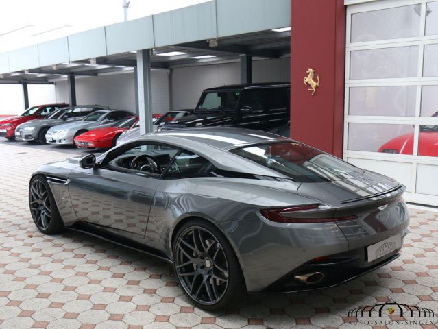 ASTON MARTIN DB11 V12 V12*Magbetic Silver* All Bronze Metalli