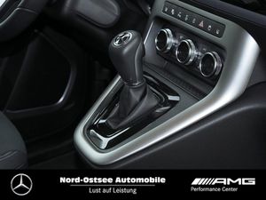 MERCEDES-BENZ T 180 Edition  Autom LED Navi Kam SHZ Tempomat