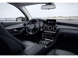 MERCEDES-BENZ GLC 250 d 4MATIC *MBUX*KAMERA*PANO*AHK*NAVI*AUT