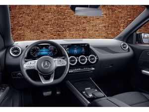 MERCEDES-BENZ GLA 220 d 4MATIC AMG*LED*MULTIBEAM*DISTRONIC*