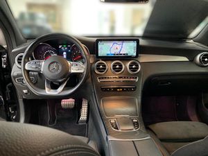 MERCEDES-BENZ GLC 300 e 4MATIC Coupé *AMG*MBUX*KAMERA*DISTR*LM