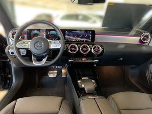 MERCEDES-BENZ CLA 220 d Shooting Brake *AMG*Night*MBUX*PANO*LM