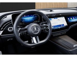 MERCEDES-BENZ E 300 de T-Modell *AMG*Night*Memory*MBUX*PANO*LM