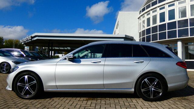 MERCEDES-BENZ C 200 T AVANTGARDE/Comand/360/AHK/LED/Totwinkel