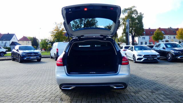 MERCEDES-BENZ C 200 T AVANTGARDE/Comand/360/AHK/LED/Totwinkel