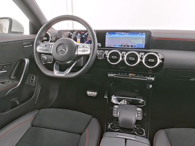 MERCEDES-BENZ CLA 200 AMG ParkAss. Leder S-Sitz SpurH Navi LM