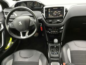 PEUGEOT 2008 KlimaA Navi PDC AUT SHZ