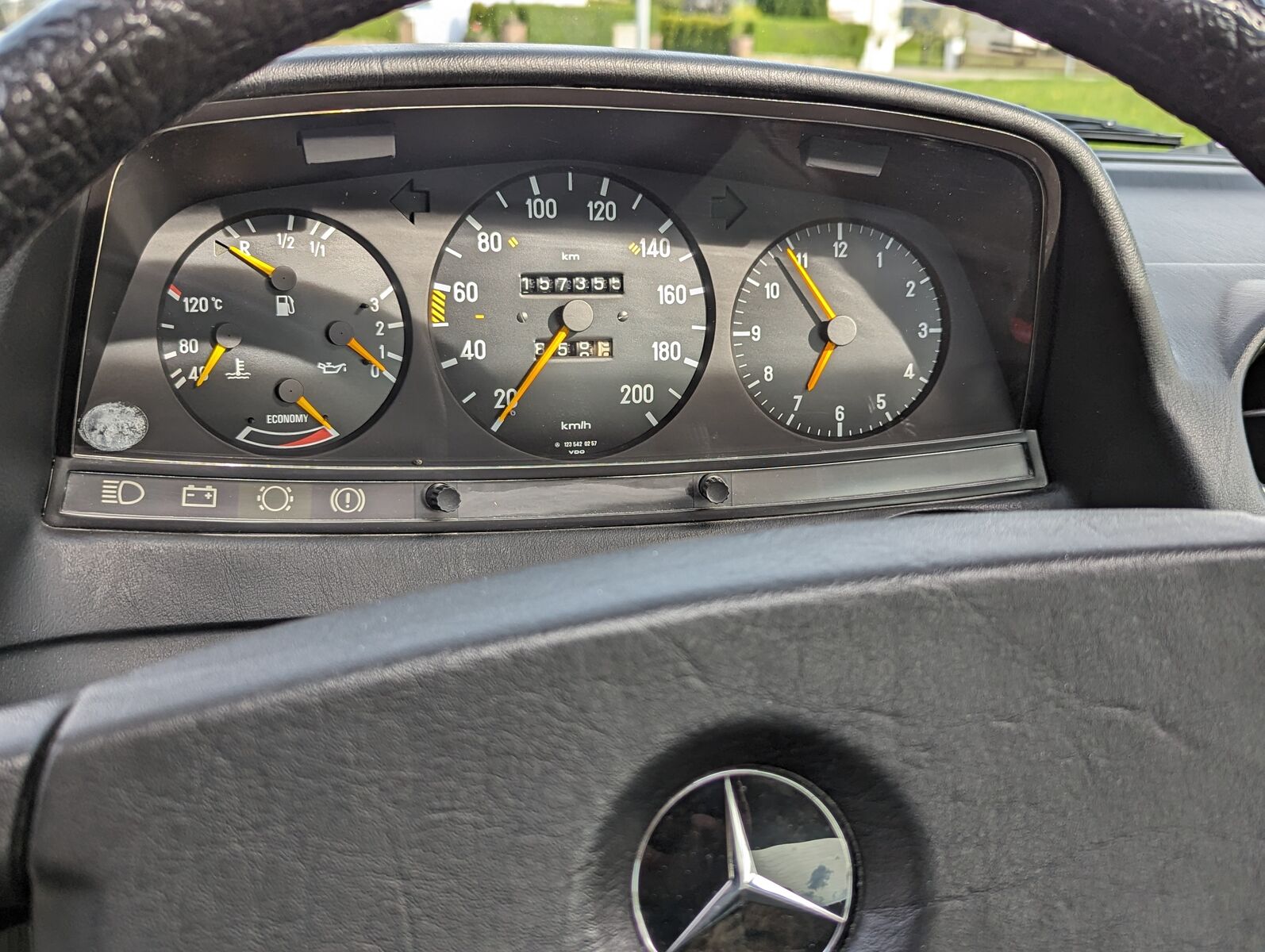 Mercedes-Benz E 230 W123
