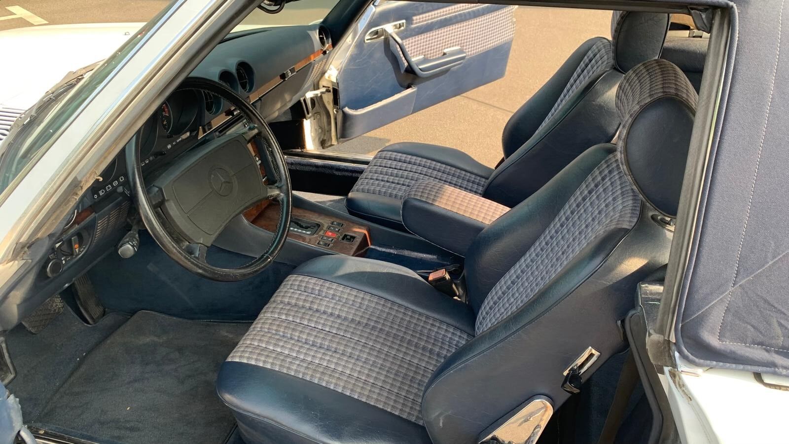 Mercedes-Benz SL 560